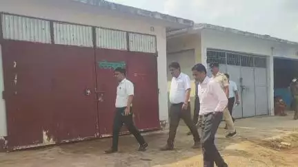 दरभंगा: जिलाधिकारी ने आगामी विधानसभा निर्वाचन के लिए बाजार समिति का किया निरीक्षण, दिए दिशा निर्देश