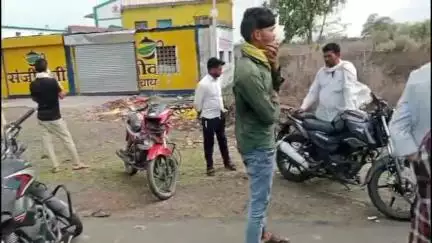 सागर: परसोरिया वेयर हाउस के सामने दो बाइकों के बीच हुई टक्कर, दो लोग हुए घायल