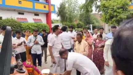 शिकोहाबाद: भक्तों ने बाबा अमरनाथ में भंडारे के लिए ट्रक से 10 टन सामग्री को किया रवाना