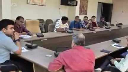 ધાનપુર: લીમખેડા ખાતે ધાનપુર ના મામલતદાર સહિત અધિકારીઓની યોગ તેમજ આગામી ચૂંટણીને અનુલક્ષીને બેઠક યોજાઈ