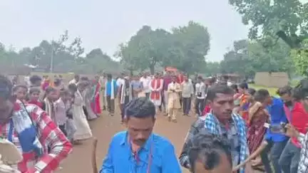 କେନ୍ଦୁଝର ସହର: କାଦଡିହା ଠାରେ ଆୟୋଜିତ ରଜ ମହୋତ୍ସବରେ ମୁଖ୍ୟ ଅତିଥିଭାବେ ସ୍ଥାନୀୟ କର୍ମକର୍ତ୍ତାଙ୍କ  ସହ ଯୋଗଦେଲେ ବିଧାୟକ