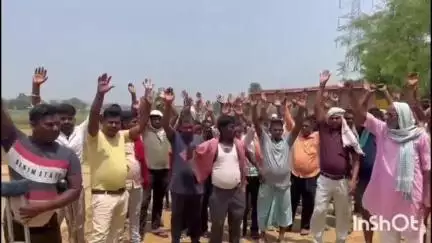 जमुई: डाढ़ा में शिलान्यास और अधूरे कार्य के बाद पंचायत सरकार भवन का स्थल बदला, ग्रामीणों ने DM को दिया आवेदन
