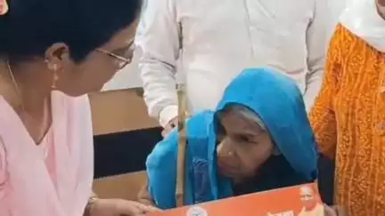 महमूदाबाद: मुख्यमंत्री कृषक दुर्घटना कल्याण योजना के तहत महमूदाबाद तहसील परिसर में 37 परिवारों को मिला ₹55 लाख का चेक