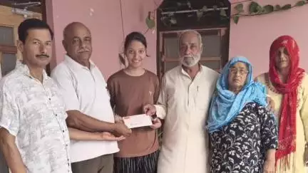 घनारी: निष्काम समाज कल्याण सेवा संस्थान मवा सिंधिया ने तनिष्का ठाकुर को सम्मानित किया