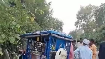 गोंडा: गोंडा उतरौला मार्ग पर मिश्रण पुरवा मोड़ के पास ई-रिक्शा ने बाइक को मारी टक्कर, एक व्यक्ति घायल