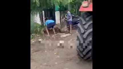 हवेली: शाळेचा पहिला दिवस... आणि हातात कचऱ्याची बादली! कुंजीरवाडीत धक्कादायक प्रकार..