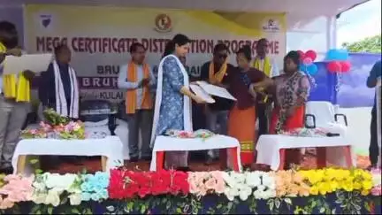 আমবাসা: ধলাইয়ের আমবাসায় রাজ্য স্কিল ডেভেলপমেন্টের উদ্যোগে শংসাপত্র ও সামগ্রী বিতরণ, বারবার শপের উদ্বোধন