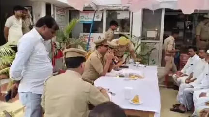 नवाबगंज: जैदपुर थाना परिसर में मोहर्रम पर्व को लेकर शांति समिति की बैठक हुई, दिए गए आवश्यक निर्देश