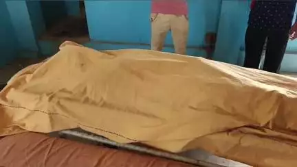গাজোল: রানীগঞ্জ হাই স্কুলের এক অষ্টম শ্রেণীর স্কুল ছাত্রী গলায় ফাঁস দিয়ে আত্মঘাতীকে কেন্দ্র করে চানঞ্চল্য ছড়ালো এলাকায়