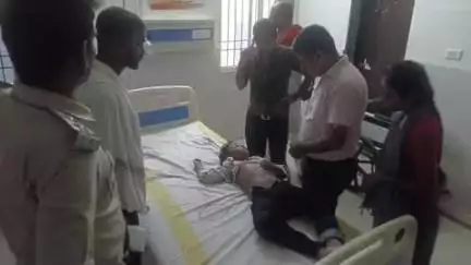 राजपुर: महावीर स्थान के पास सड़क हादसे में बाइक सवार पिता-पुत्री घायल, चौसा CHC से पुत्री रेफर