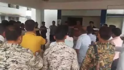 मुरैना नगर: मुरैना बिजली घर पर विद्युत वितरण कंपनी के तीसरे स्थापना दिवस पर अधिकारियों और कर्मचारियों ने ली शपथ