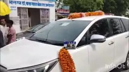 निघासन: अपनी जनता पार्टी के राष्ट्रीय अध्यक्ष स्वामी प्रसाद निघासन पहुंचे, 'लोक मोर्चा' गठबंधन की घोषणा से जिले में गरमाई सियासत