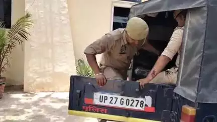 शाहजहांपुर: थाना काँट पुलिस ने छापेमारी कर न्यायालय द्वारा उद्घोषित 2 नफर गैरजमानती वारण्टियों को किया गिरफ्तार