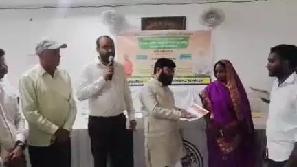 सोहावल: सोहावल तहसील में किसान दुर्घटना योजना के तहत विधायक ने लाभार्थियों को बांटे राशि प्रमाण पत्र