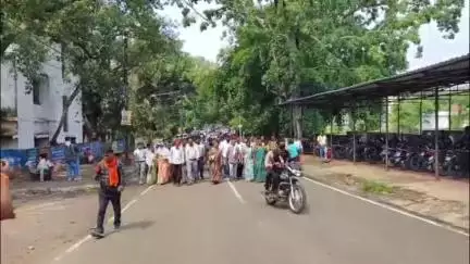 मंडला: जिले के जनपद पंचायत बिछिया के सचिव-GRS ने विभिन्न समस्याओं को लेकर कलेक्टर को ज्ञापन सौंपा