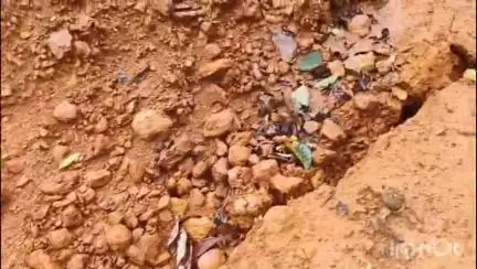 ಶಿಕಾರಿಪುರ: ಕುಂದಗಲ್ ಗ್ರಾಮದಲ್ಲಿ ಭಾರಿ ಪ್ರಮಾಣದ ಭೂಕುಸಿತ ಸ್ಥಳೀಯರಲ್ಲಿ ಆತಂಕ