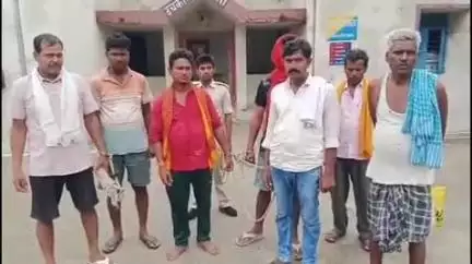 उचकागांव: उचकागांव पुलिस ने तीन गांवों से 326 बोतल शराब, तीन बाइक के साथ सात को किया गिरफ्तार, दो फरार