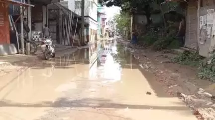 মথুরাপুর ২: কাছারী SBI ব্যাঙ্ক সংলগ্ন এলাকায় রাস্তা খারাপ থাকায় অসুবিধায় পড়েন  সাধারণ পথ চলতি মানুষ থেকে বাসিন্দারা #jansamasya
