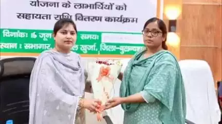 खुर्जा: खुर्जा तहसील सभागार में मुख्यमंत्री कृषक दुर्घटना कल्याण योजना के अंतर्गत वितरित चेक किए गए