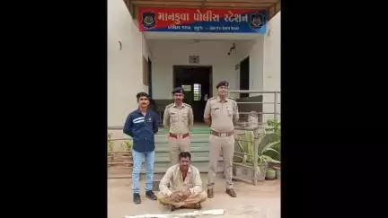ભુજ: કમાગુના ગામની સીમમાં ગેરકાયદેસર રીતે દેશી બનાવટની બંદુક સાથે એક ઇસમને ઝડપી પાડતી માનકુવા પોલીસ