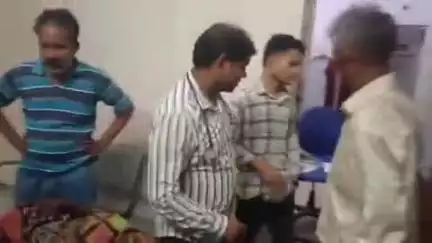टीकमगढ़: मजना शराब दुकान के पास बाइक की टक्कर से महिला घायल, अस्पताल में भर्ती