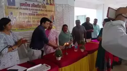 जामा: जामा प्रखंड सभागार में प्रशासन द्वारा सामाजिक अधिकारिता शिविर का आयोजन, जामा विधायक डॉक्टर लुईस मरांडी भी उपस्थित