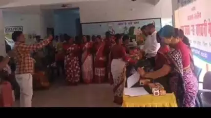 बांसजोर: बांसजोर प्रखंड कार्यालय में आम महोत्सव का आयोजन, आम प्रोसेसिंग प्लांट लगाने की मांग
