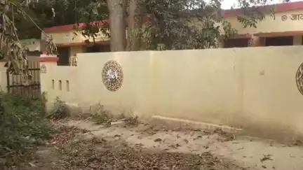 बीकापुर: लाखों रुपए की लागत से बने रौहारी आयुष्मान आरोग्य मंदिर बना कूड़े का ढेर, जंगली जानवरों का बना डेरा #Jansamasya