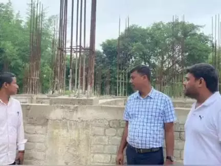 पूर्णिया पूर्व: जिलाधिकारी के निर्देश पर डीपीआरओ एवं तकनीकी सहायक ने महराजगंज पंचायत में निर्माण कार्य का किया निरीक्षण