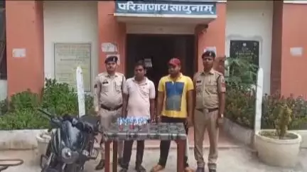 75 पांव देशी प्लेन शराब के साथ 3 आरोपियों को गिरफ्तार, 3 लीटर कच्ची महुआ शराब के साथ 1 आरोपी भी पकड़ा गया