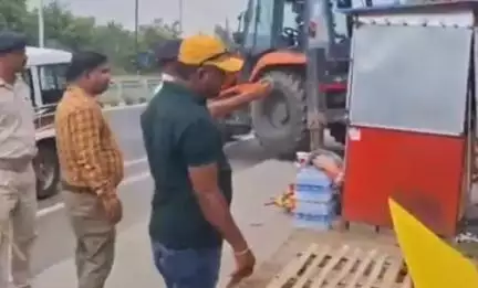 धनबाद/केंदुआडीह: धनबाद शहर के मेमको मोड़ पर नगर निगम का अतिक्रमण हटाओ अभियान, दूसरे दिन भी जारी