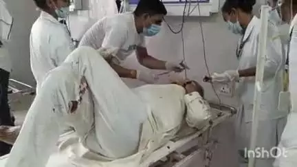 आरा: आरा सिविल कोर्ट के कर्मचारियों को गर्मी से फिट करने के दौरान सड़क पर गिरकर घायल, आरा सदर अस्पताल में कराया गया भर्ती