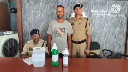 पुरेनहापारा से 8 लीटर महुआ शराब के साथ आरोपी को सक्ती पुलिस ने किया गिरफ्तार