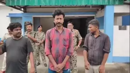 মেখলিগঞ্জ: সফলভাবে তিনজন ভারতীয়কে বাংলাদেশ থেকে দেশে ফিরিয়ে বাড়ি ফেরার বন্দবস্ত করলো কোচবিহার জেলা পুলিশ