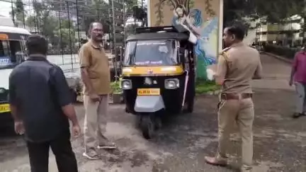 തൃശൂർ: ജില്ലയിലെ വിവിധയിടങ്ങളിൽ ആർ.ടി.ഒ എൻഫോഴ്സ്മെന്റിന്റെ മിന്നൽ പരിശോധന, വിവിധ വാഹനങ്ങൾ പിടികൂടി