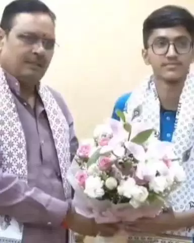 जयपुर: सीएम हाऊस में मुख्यमंत्री भजनलाल शर्मा ने नीट यूजी 2025 के टॉपर महेश कुमार से की मुलाकात