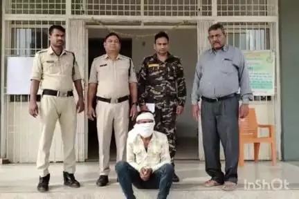 पोहरी: हत्या के प्रयास में 5 साल से फरार इनामी आरोपी को थाना प्रभारी रजनी सिंह चौहान ने किया गिरफ्तार