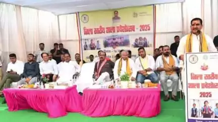 बिलासपुर: सरकण्डा स्थित पीएमश्री सेजेस कन्या शाला में जिला स्तरीय प्रवेशोत्सव कार्यक्रम में शामिल हुए केन्द्रीय राज्य मंत्री