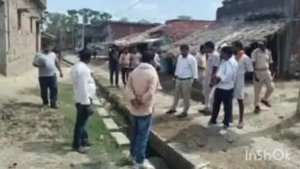 कोंच: उसास गांव में पीसीसी सड़क निर्माण कार्य में विवाद की जांच-पड़ताल