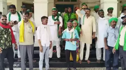 मंझनपुर: किसानों ने बिजली कटौती और लो-वोल्टेज के खिलाफ गोपसाहसा विद्युत उपकेंद्र पर किया जोरदार प्रदर्शन