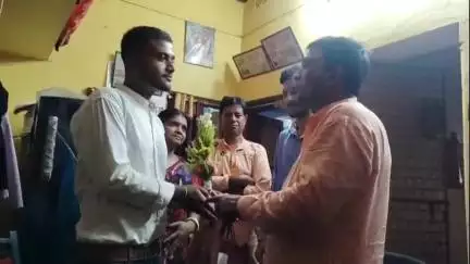 খয়রাশোল: WBCS-এ সাফল্যের জন্য ইসগড়ার সন্তু লাহাকে সংবর্ধনা দিলেন দুবরাজপুরের বিধায়ক অনুপ সাহা