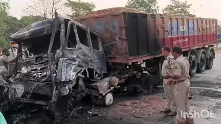 डुमरांव: महाराजा कोठी के पास ट्रेलरों की टक्कर में आग लगने से चालक जिंदा जला, जांच करने पहुंचे एसडीपीओ