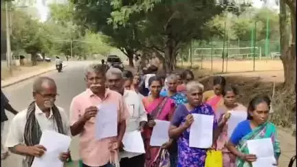கடலாடி: வீட்டு மனை பட்டா வழங்காவிட்டால் காத்திருப்பு போராட்டம் நடத்தப்படும், வாலிநோக்கம் மக்கள் ஆட்சியரகத்தில் மனு #localissue