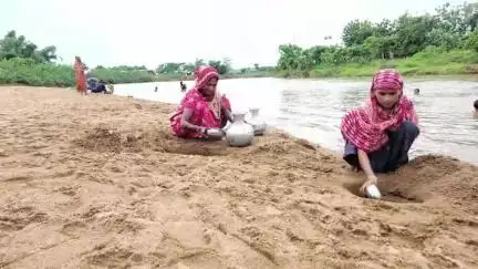 মানকাচৰ: দীৰ্ঘদিন ধৰি বিশুদ্ধ খোৱাপানীৰ পৰা বঞ্চিত দলবাৰী দিপকাই গাঁৱৰ ৩ শতাধিক ৰাইজ, চৰকাৰক ব্যৱস্থা গ্ৰহণৰ আহ্বান #jansamasya