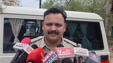 छतरपुर नगर: बिलहरी हत्याकांड: शेष आरोपियों की गिरफ्तारी के लिए कलेक्ट्रेट का घेराव, सीएसपी ने कहा- जल्द होगी गिरफ्तारी