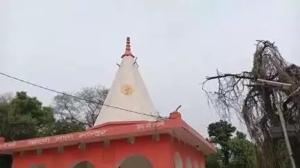 लंभुआ: बालमपुर स्थित प्राचीन मंदिर में नवरात्रि पर श्रद्धालुओं का जनसैलाब उमड़ता है