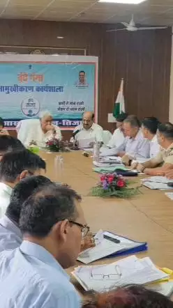 खैरथल में जिला प्रभारी मंत्री ने जिला स्तरीय अधिकारियों की बैठक ली, अधिकारियों को दिए उचित दिशा-निर्देश