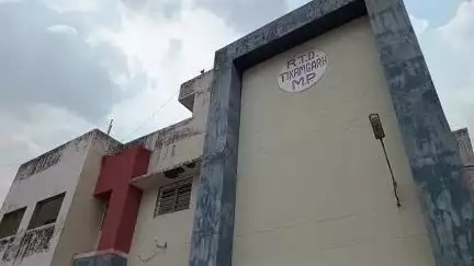 टीकमगढ़: आरटीओ दफ्तर की शाखाओं में ताला कर्मचारी अधिकारी नदारत लोग परेशान हो रहे परेशान #jansamasya