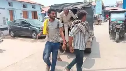 समस्तीपुर: कर्पूरीग्राम थाने की पुलिस ने मोटर चोरी व अन्य मामलों में तीन आरोपियों को गिरफ्तार कर जेल भेजा