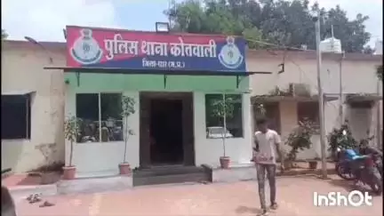 धार: छत्री तिराहा से किशोरी को बहला-फुसलाकर ले गया अज्ञात बदमाश, पुलिस ने अपहरण का मामला दर्ज किया